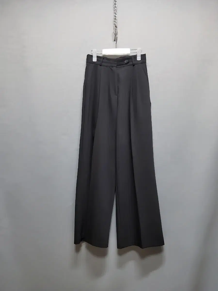 Facade Pattern Curved Summer Wool Pants on Bunjang Global Site.